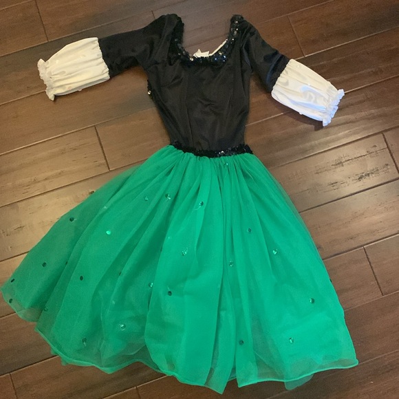 Ladies costume - Picture 4 of 5